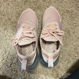 Pink nike air 270